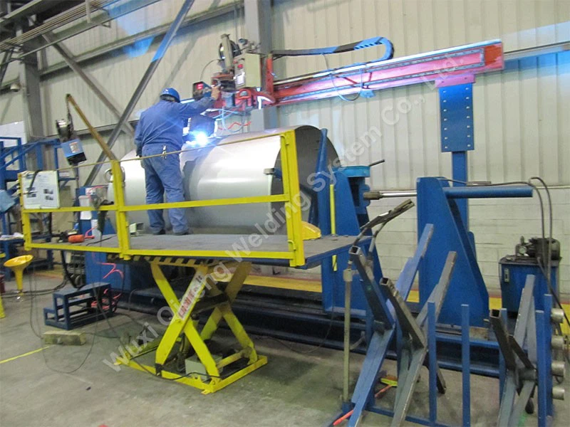 Circumferential TIG welding machine